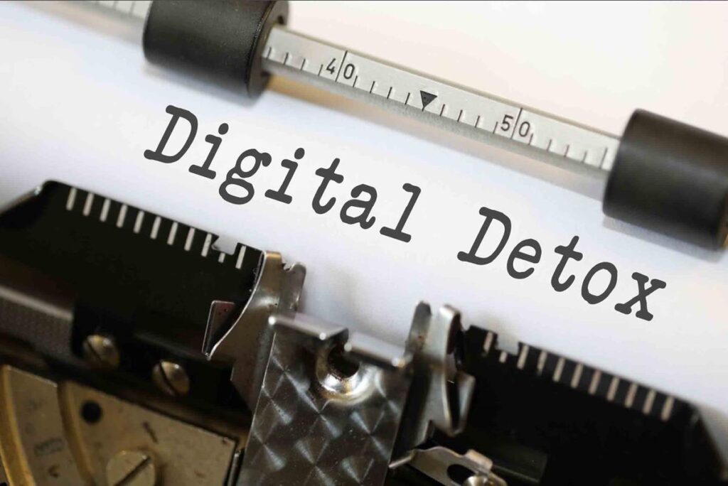 Digital Detox by Nick Youngson CC BY-SA 3.0 ImageCreator